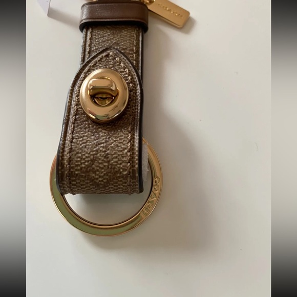 NWT Coach Signature Trigger Snap Bag Charm/Key Ring F49314 Khaki/Gold - Picture 2 of 8